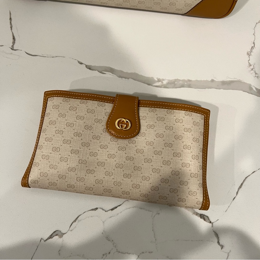 Gucci Beige and Brown Logo Canvas Tote with Matching Wallet - Picture 8 of 16